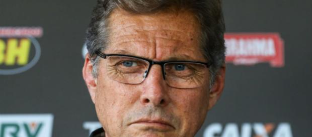 Oswaldo de Oliveira começa a ter problemas com a torcida Oswaldo de Oliveira começa a ter problemas com a torcida
