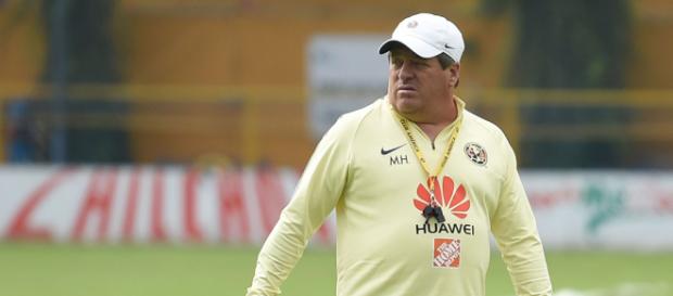 'Piojo' Herrera descartó la llegada de Carlos Bacca. 'Piojo' Herrera descartó la llegada de Carlos Bacca.