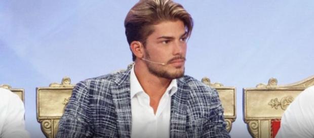 U&D, la scelta di Paolo Crivellin: scatta il bacio con una corteggiatrice - vitadonna.it U&D, la scelta di Paolo Crivellin: scatta il bacio con una corteggiatrice - vitadonna.it