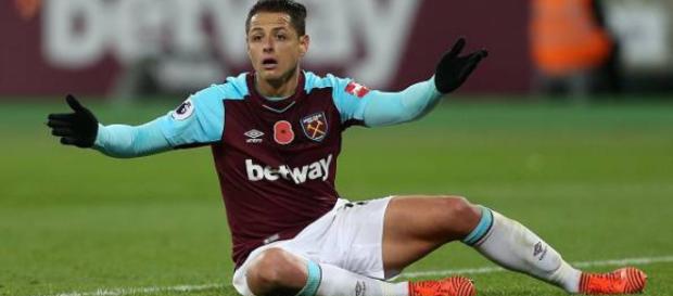 Un penal cometido a Chicharito dio el empate al West Ham ante Crystal Palace Foto:Google Un penal cometido a Chicharito dio el empate al West Ham ante Crystal Palace Foto:Google