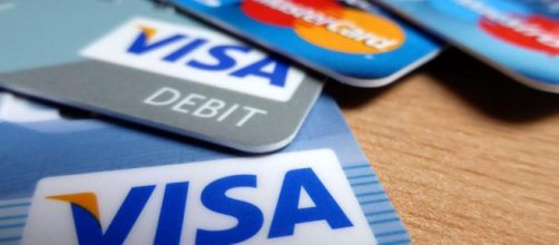 Carte di credito o debito, addio costi exstra