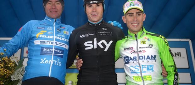 Ciclismo: muchos jóvenes italianos cerca de la salida Ciclismo: muchos jóvenes italianos cerca de la salida