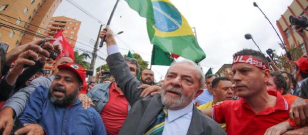 Defesa tenta nova estratégia para que Lula seja ouvido em tribunal Defesa tenta nova estratégia para que Lula seja ouvido em tribunal