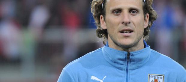 Diego Forlán ficha por el equipo de la Premier League de Hong Kong Kitchee SC Diego Forlán ficha por el equipo de la Premier League de Hong Kong Kitchee SC