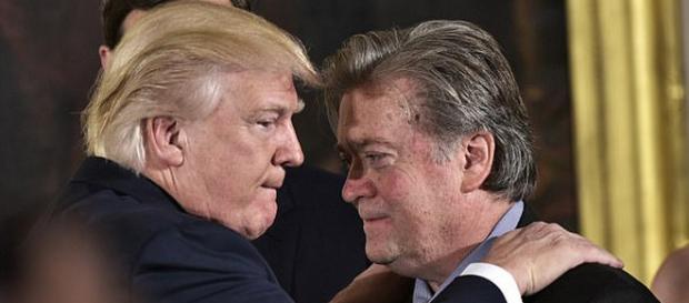 Donald Trump și Steve Bannon pe vremea când erau în relații foarte apropiate - Foto: Daily Mail (© AFP/Getty Images) Donald Trump și Steve Bannon pe vremea când erau în relații foarte apropiate - Foto: Daily Mail (© AFP/Getty Images)
