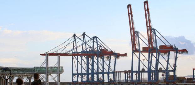 Dos grúas del puerto de Málaga serán llevadas a Valencia - La ... - laopiniondemalaga.es Dos grúas del puerto de Málaga serán llevadas a Valencia - La ... - laopiniondemalaga.es