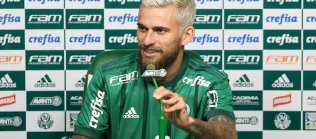 O meio-campista foi apresentado na quarta-feira O meio-campista foi apresentado na quarta-feira