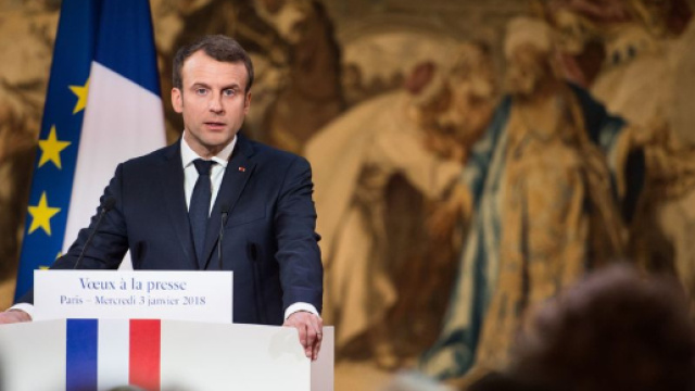 Emmanuel Macron et les "off" : faites ce que je dis, pas ce que je ... - closermag.fr