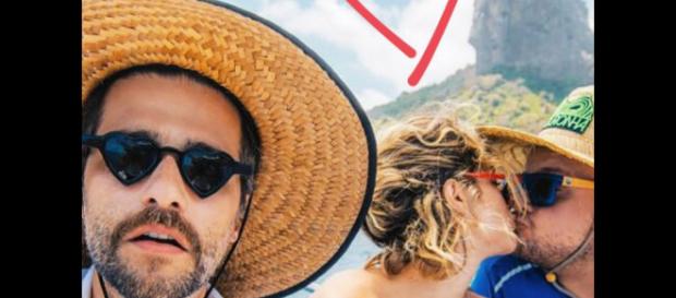 Giovanna Ewbank beija amigo em Noronha Giovanna Ewbank beija amigo em Noronha