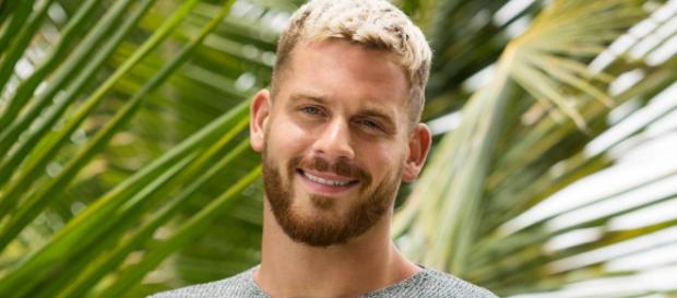 Raphaël (La Villa 3) : Son histoire avec Coralie Porrovecchio, ses ... - melty.fr Raphaël (La Villa 3) : Son histoire avec Coralie Porrovecchio, ses ... - melty.fr
