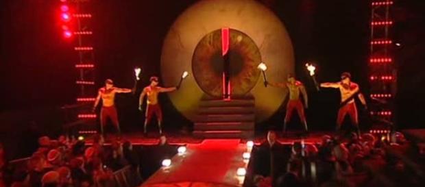Vídeo mostra Bial fazendo ritual antes de abertura do BBB Vídeo mostra Bial fazendo ritual antes de abertura do BBB