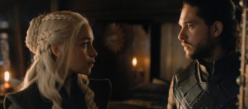 Daenerys (Emilia Clarke) e Jon Snow (Kit Harington) em cena de Game of Thrones.