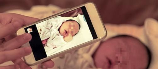 Ora i genitori rischiano una multa di 10mila euro se postano le foto del minore in rete.