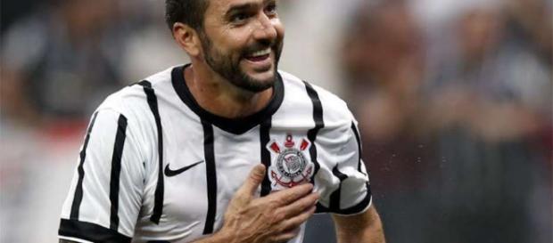 Danilo renovou seu contrato com o Corinthians Danilo renovou seu contrato com o Corinthians