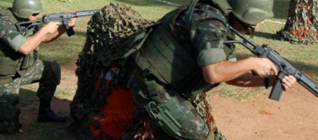 Exército brasileiro fica de prontidão, mas após rejeição do uso militar por ministro da Defesa Exército brasileiro fica de prontidão, mas após rejeição do uso militar por ministro da Defesa