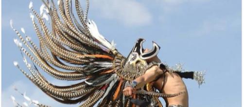 Representación de un guerrero águila característico del imperio antiguo azteca