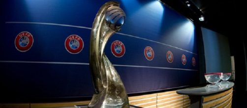 Il trofeo messo in palio per la UEFA Nations League