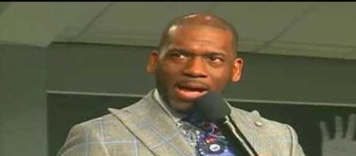 Pastor Jamal Bryant speaks out about New Year's Eve testimony [Image: PreachingSeries/YouTube screenshot]