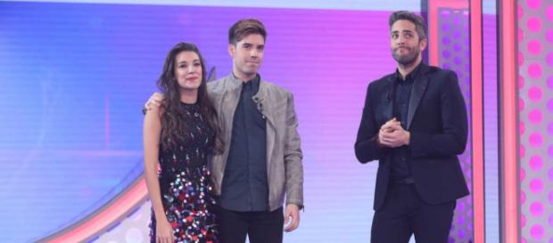 Ana Guerra y Roi junto a Roberto Leal en la gala 10 de OT 2017 Ana Guerra y Roi junto a Roberto Leal en la gala 10 de OT 2017