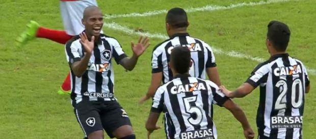 Comemoração do primeiro gol do Botafogo em cima do River-PI na vitória por 7x0 Comemoração do primeiro gol do Botafogo em cima do River-PI na vitória por 7x0