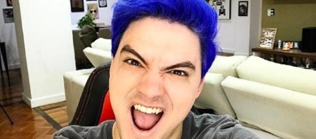 Felipe Neto fala sobre vídeo clipe de Simone e Simaria (foto compartilhada). Felipe Neto fala sobre vídeo clipe de Simone e Simaria (foto compartilhada).