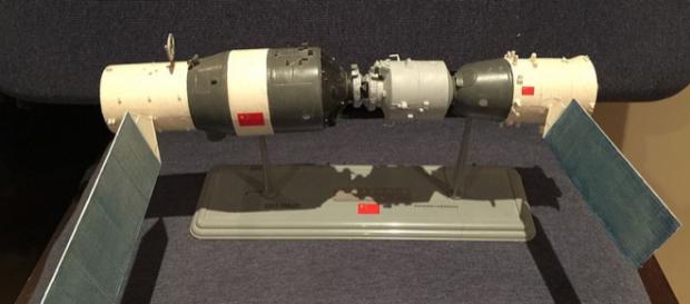 Model of the Chinese Tiangong Shenzhou space station combination (Image credit –Leebrandoncremer, Wikimedia Commons) Model of the Chinese Tiangong Shenzhou space station combination (Image credit –Leebrandoncremer, Wikimedia Commons)