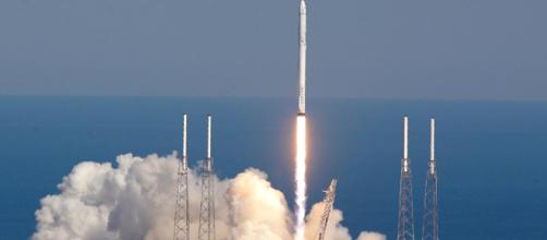 De vents violents clouent la fusée Falcon 9, de SpaceX, au sol ... - sputniknews.com