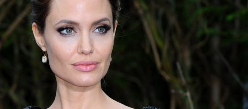 Angelina Jolie: asportate anche le ovaie per paura del cancro - panorama.it