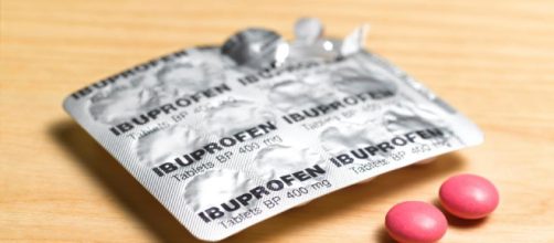 Qual è la differenza tra ibuprofene e paracetamolo? Puoi prenderli ... - donnaweb.net