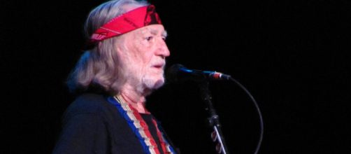 Willie Nelson ends show after one song due to breathing issues. [Image Credit: Wikimedia Commons]