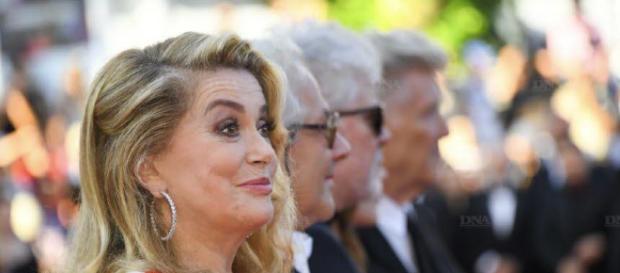 A la Une | Catherine Deneuve défend "la liberté d'importuner" des ... - ( source : dna.fr ) A la Une | Catherine Deneuve défend "la liberté d'importuner" des ... - ( source : dna.fr )