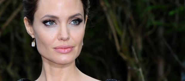 Angelina Jolie: asportate anche le ovaie per paura del cancro - panorama.it Angelina Jolie: asportate anche le ovaie per paura del cancro - panorama.it