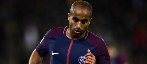 Mercato: Manchester United intéressé par Lucas? - bfmtv.com Mercato: Manchester United intéressé par Lucas? - bfmtv.com