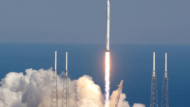De vents violents clouent la fusée Falcon 9, de SpaceX, au sol ... - sputniknews.com
