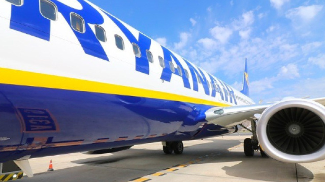 Il momento dell'imbarco di un aereo Ryanair