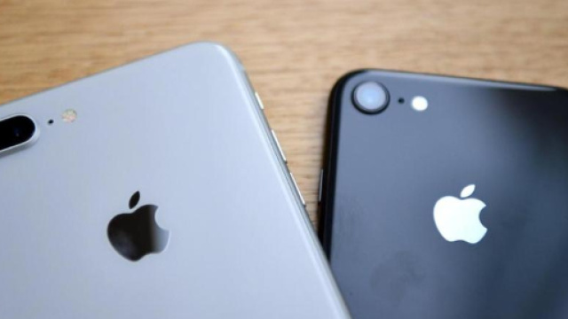 La Francia apre un'inchiesta penale su Apple per gli iPhone che ... - lastampa.it