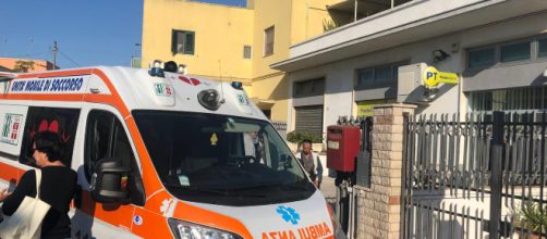 Lecce, assalto armato con fucili alle Poste vicino all'asilo: terrore e paura