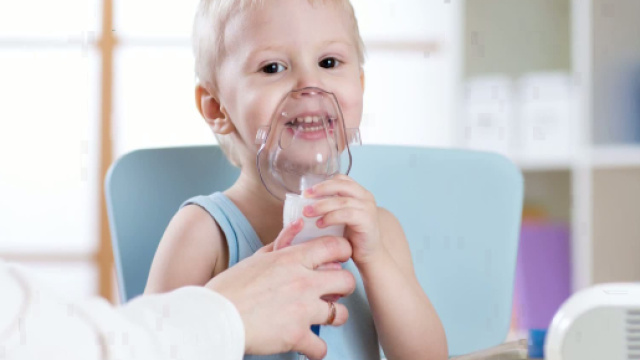 L'aerosol viene utilizzato dai bambini durante il raffreddore.