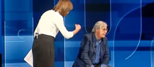 Bianca Berlinguer prova a riportare l'ordine dopo le urla tra Sgarbi e Giordano (Ph. Youtube -Canale Rai)