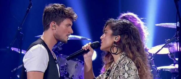 Julia canta en la Gala 2 junto a Carlos Julia canta en la Gala 2 junto a Carlos