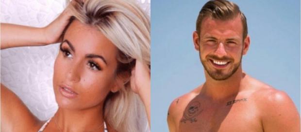 Le premier bisou entre Julien Bert et Carla Moreau provoque la moquerie des internautes Le premier bisou entre Julien Bert et Carla Moreau provoque la moquerie des internautes