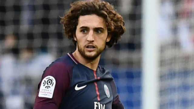 Adrien Rabiot pourrait faire l'objet d'une approche du FC Barcelone, qui voudrait signer un pré-contrat avec lui.