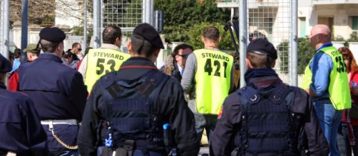 Forze di polizia all'ingresso dello stadio: per Salvini, la spesa deve essere sostenuta dalle società calcistiche