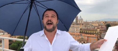 Negozi etnici chiusi la sera tardi, il coprifuoco di Salvini: 'Ritrovo di ubriaconi'
