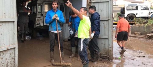 Tennis Ace Rafael Nadal was spotted with a broom in hand helping with the clean-up after the floods. [Image @LaureusSport/Twitter]