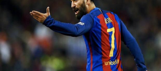 Arda Turan está acusado de agredir a un cantante Arda Turan está acusado de agredir a un cantante