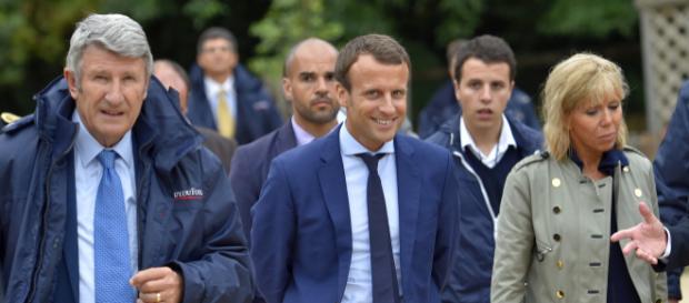 Emmanuel Macron et Philippe de Villiers au Puy du Fou : l'ancien homme politique se dit déçu de l'action présidentielle Emmanuel Macron et Philippe de Villiers au Puy du Fou : l'ancien homme politique se dit déçu de l'action présidentielle