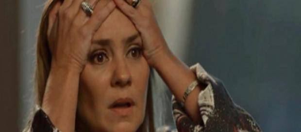 Laureta ficará cheia de raiva ao ver que está pobre. (Foto: Divulgação TV Globo) Laureta ficará cheia de raiva ao ver que está pobre. (Foto: Divulgação TV Globo)