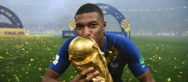 Le prestigieux magazine Time a choisi Kylian Mbappé pour la couverture de son prochain numéro. Le prestigieux magazine Time a choisi Kylian Mbappé pour la couverture de son prochain numéro.