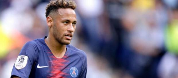 Neymar fait de nouveau l'objet de rumeurs concernant un départ au Real Madrid Neymar fait de nouveau l'objet de rumeurs concernant un départ au Real Madrid